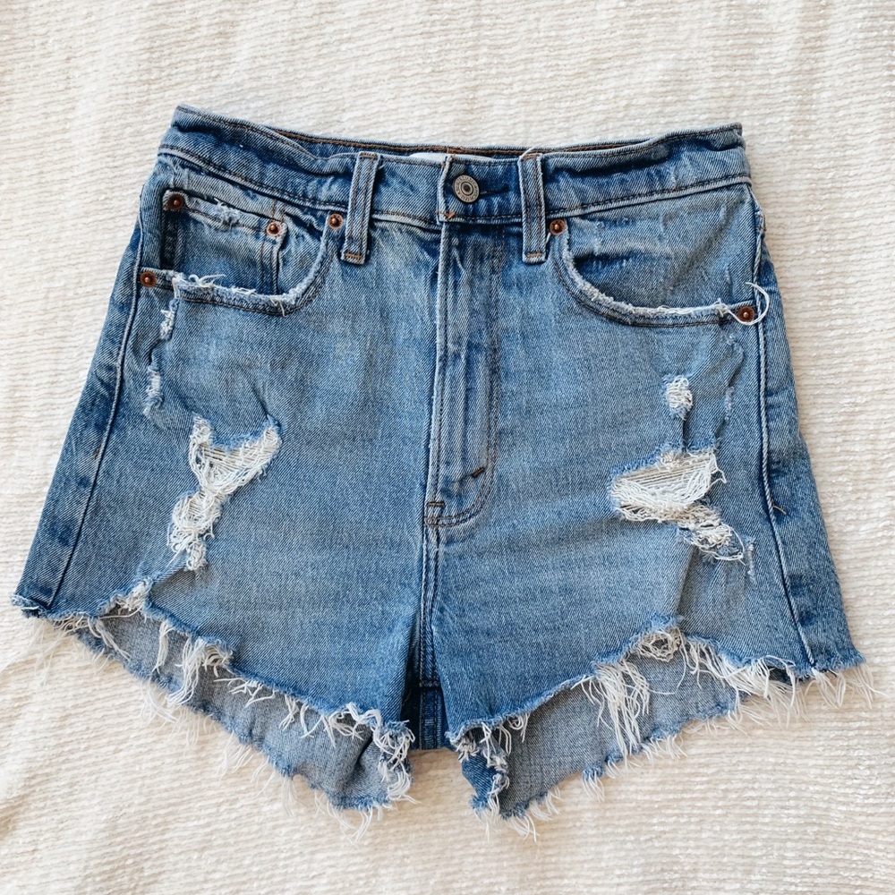 A&F HIGH WAISTED SHORTS